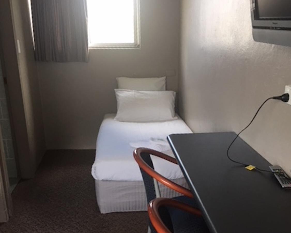 Commercial Hotel Motel Літґоу Екстер'єр фото