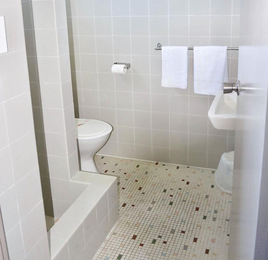 Commercial Hotel Motel Літґоу Екстер'єр фото