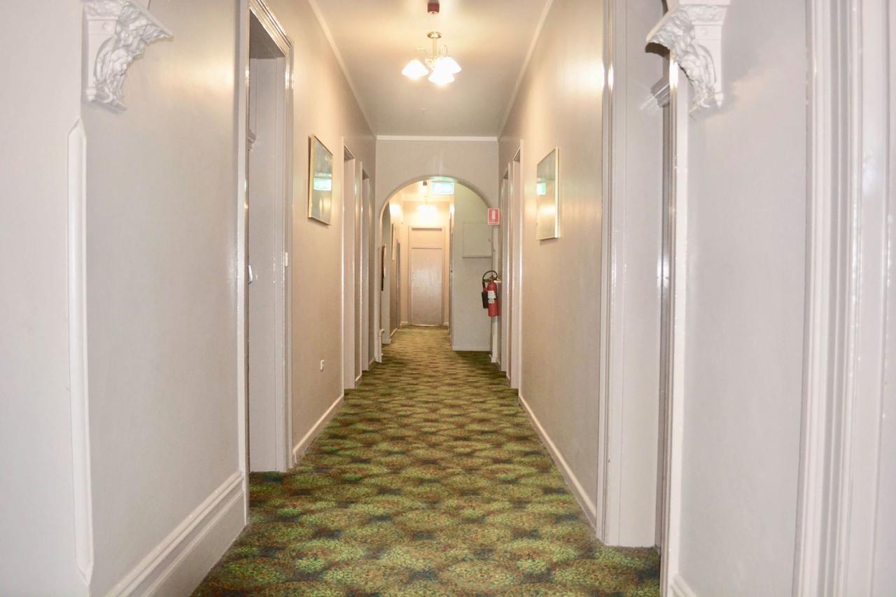 Commercial Hotel Motel Літґоу Екстер'єр фото