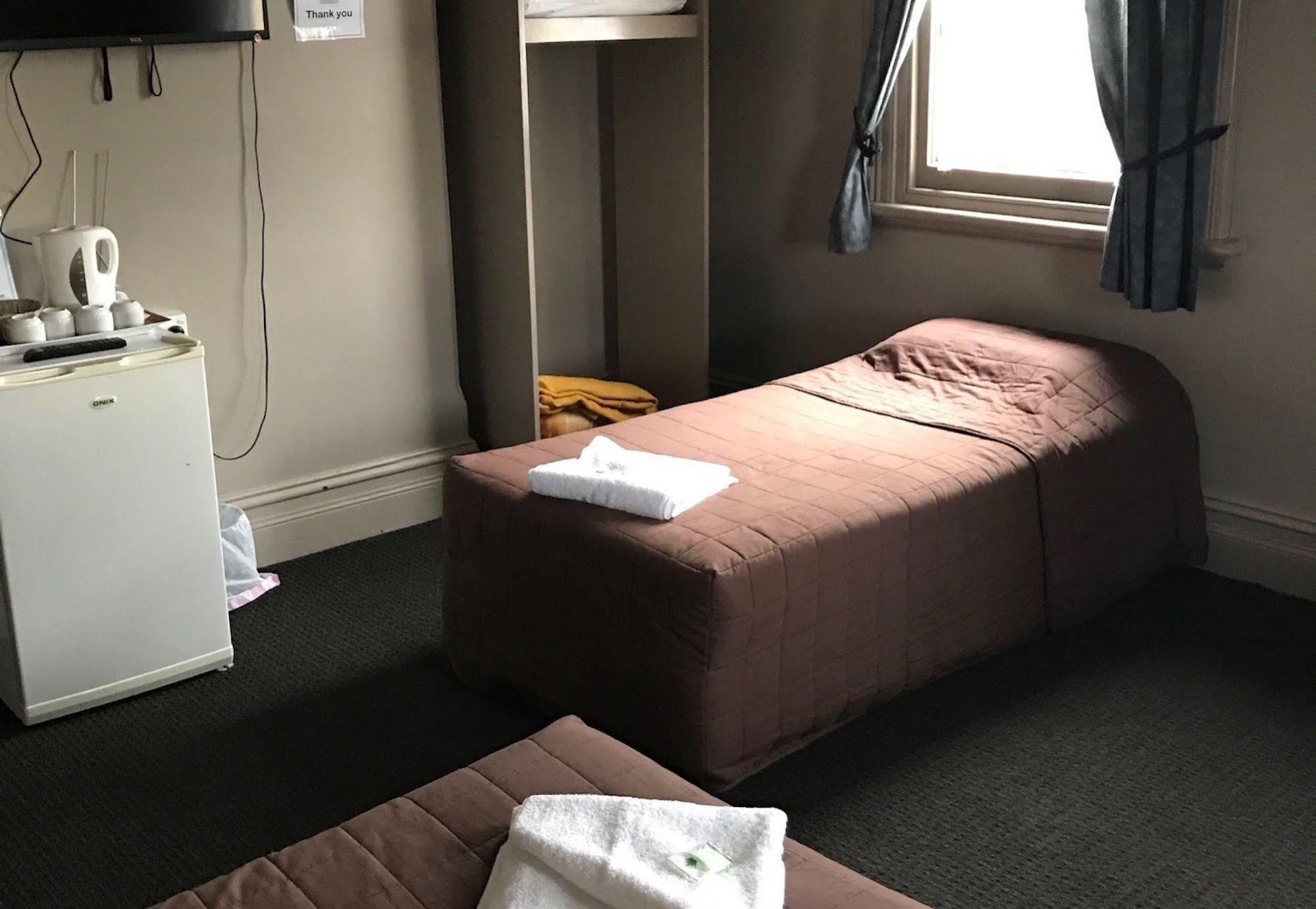 Commercial Hotel Motel Літґоу Екстер'єр фото