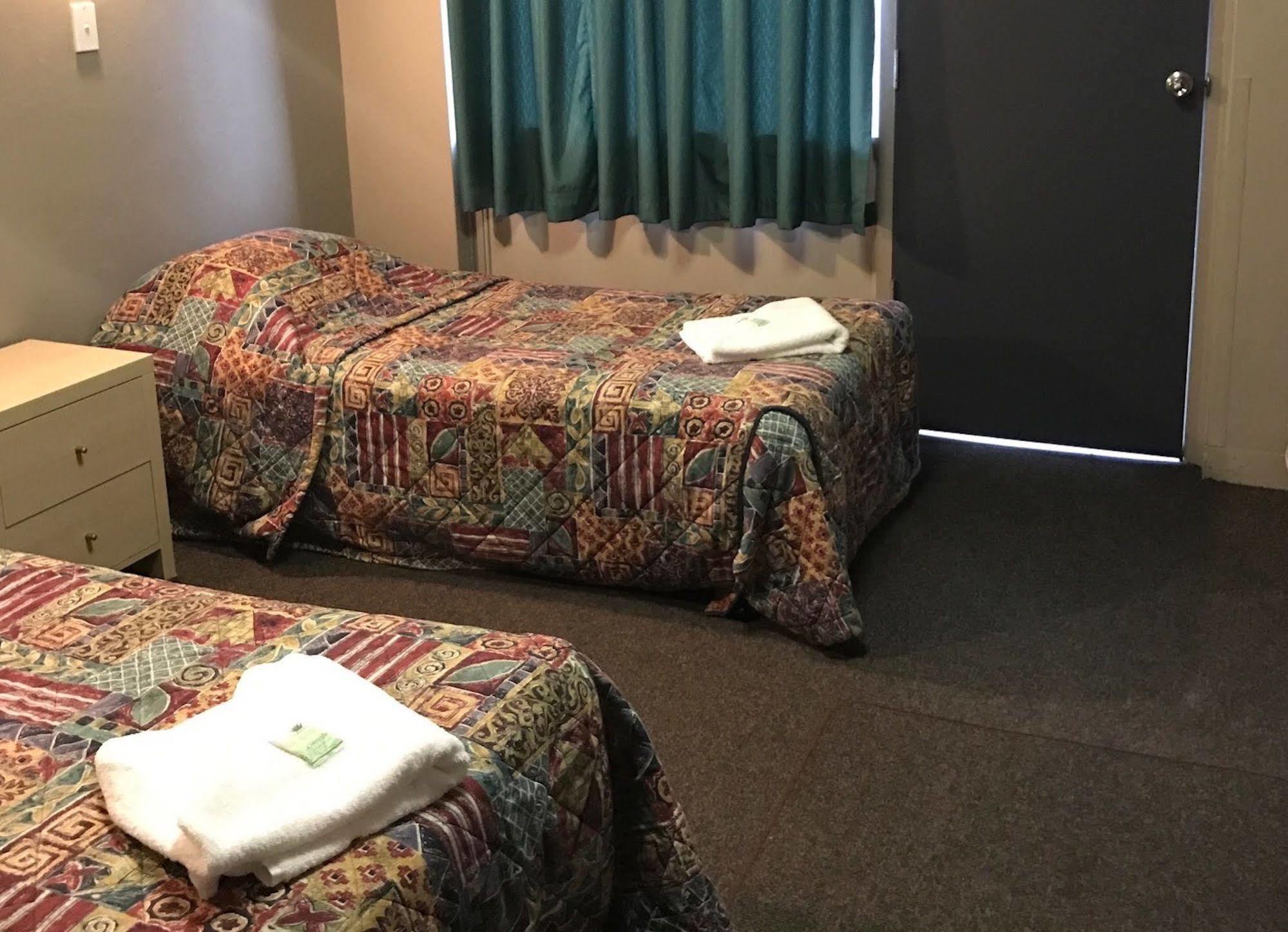 Commercial Hotel Motel Літґоу Екстер'єр фото