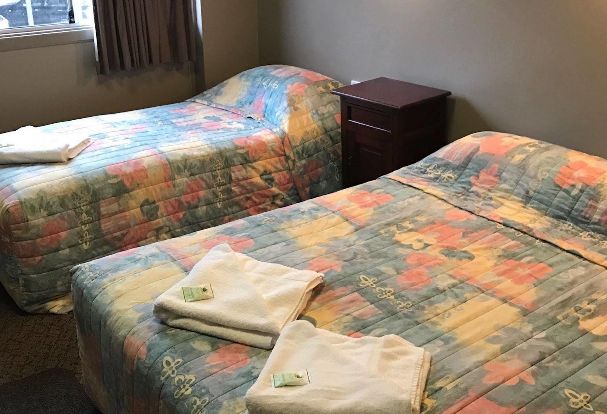 Commercial Hotel Motel Літґоу Екстер'єр фото